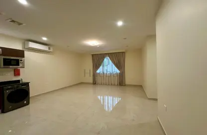 Apartment - 1 Bedroom - 1 Bathroom for rent in Al Burhama - Manama - Capital Governorate