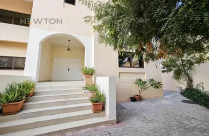 Villa - 4 Bedrooms - 6 Bathrooms for rent in Busaiteen - Muharraq Governorate