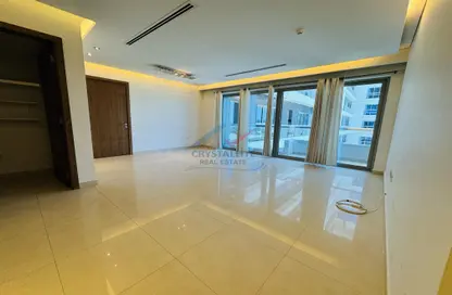 Apartment - 2 Bedrooms - 3 Bathrooms for rent in Reef Island - Capital Governorate