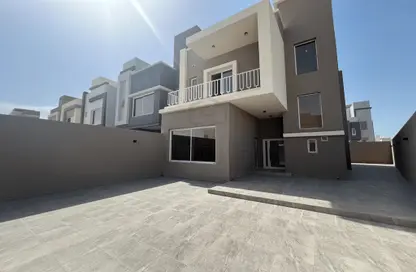 Villa - 4 Bedrooms - 6 Bathrooms for sale in Dumistan - Northern Governorate