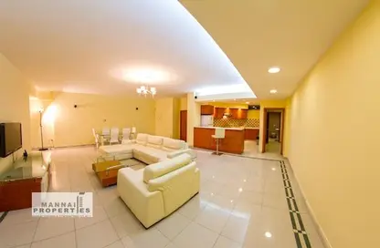 Apartment - 2 Bedrooms - 3 Bathrooms for rent in Al Juffair - Capital Governorate