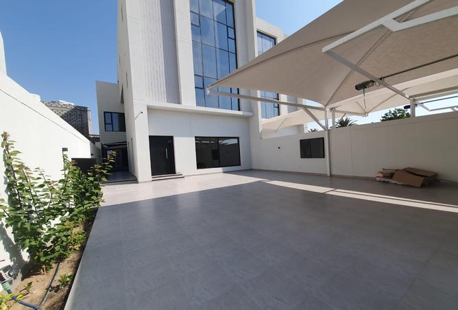 Villa - 4 Bedrooms - 5 Bathrooms for rent in Saar - Northern Governorate