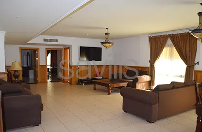 Apartment - 2 Bedrooms - 2 Bathrooms for rent in Al Juffair - Capital Governorate